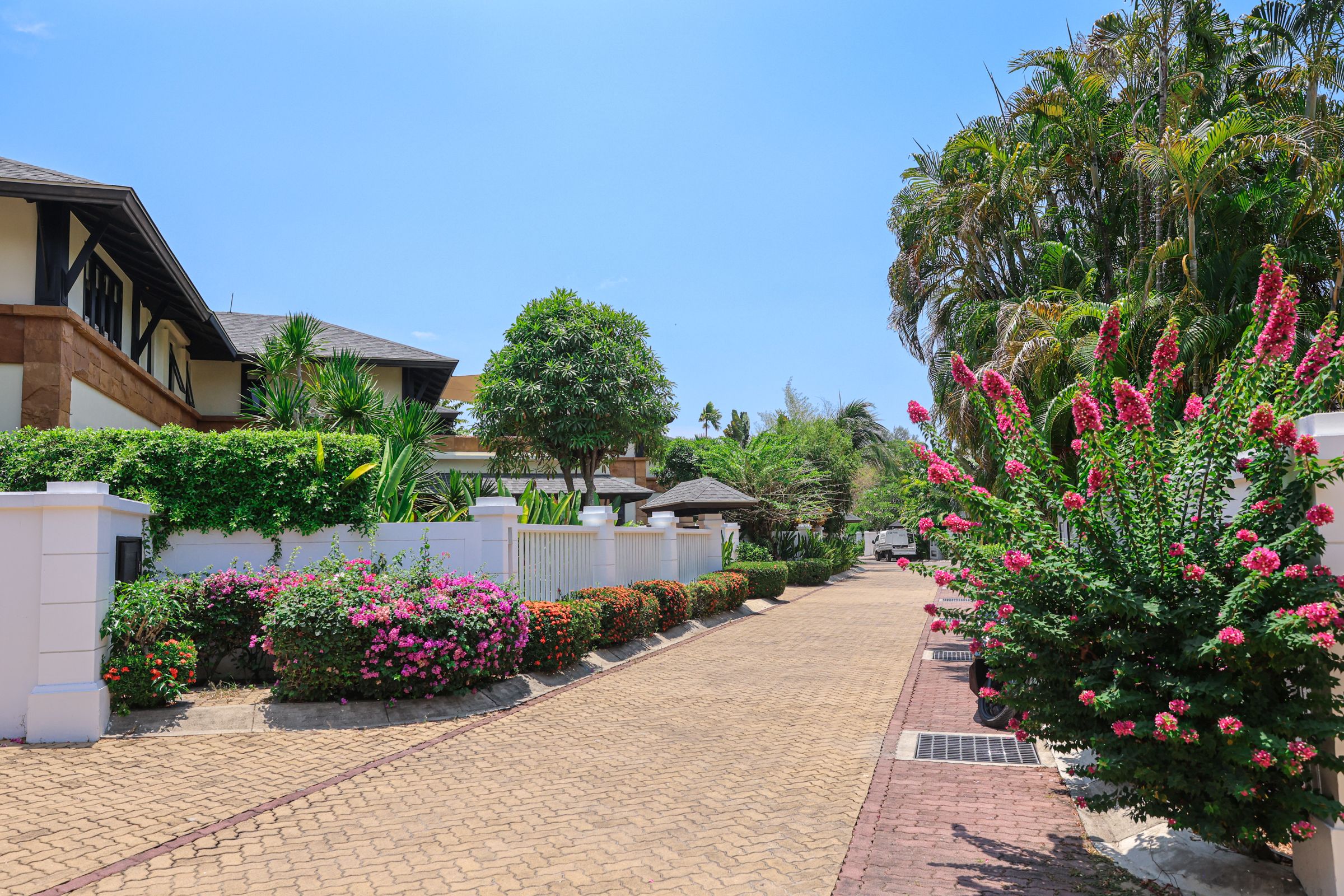 Chom Tawan Beachfront 4