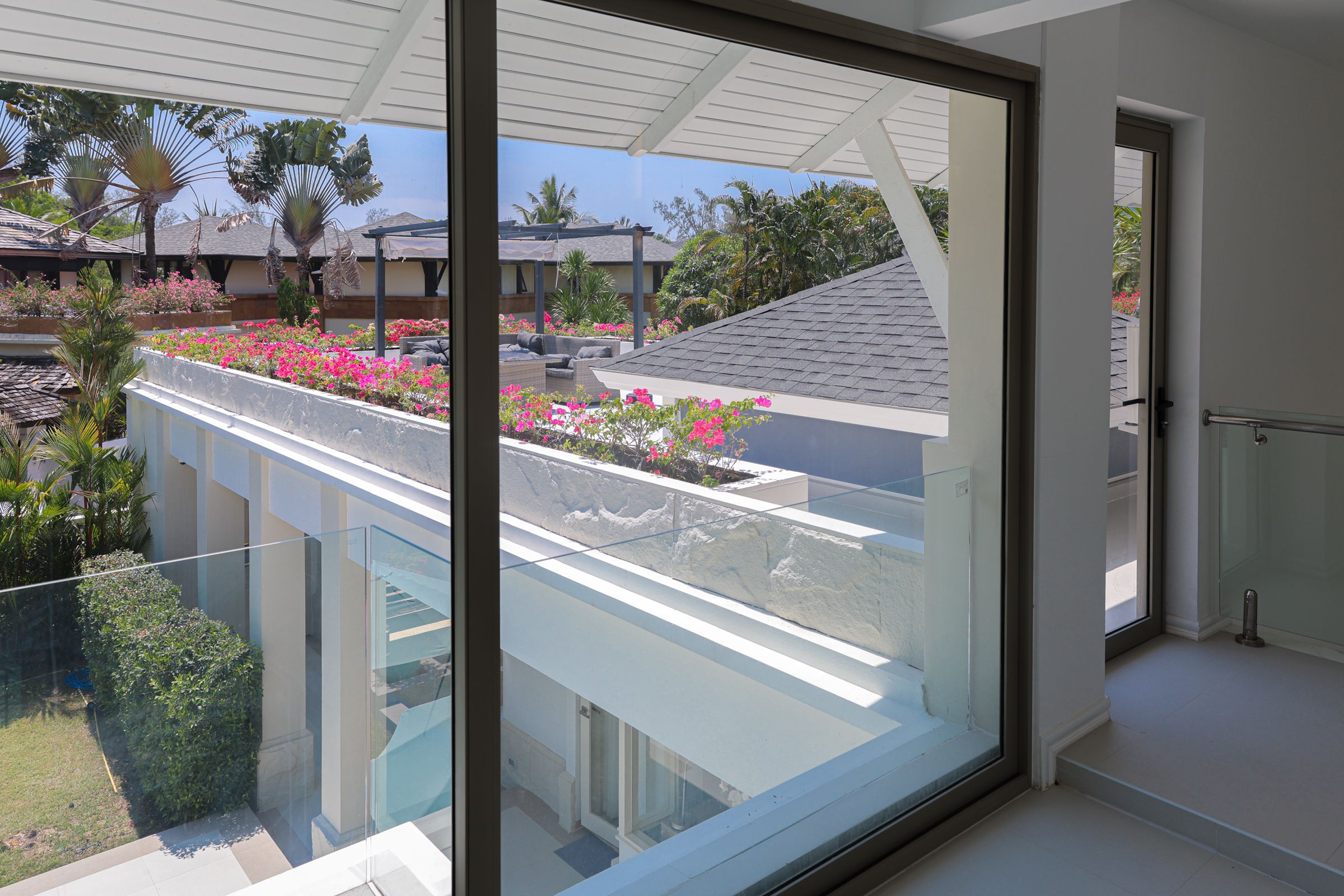 Chom Tawan Beachfront 14