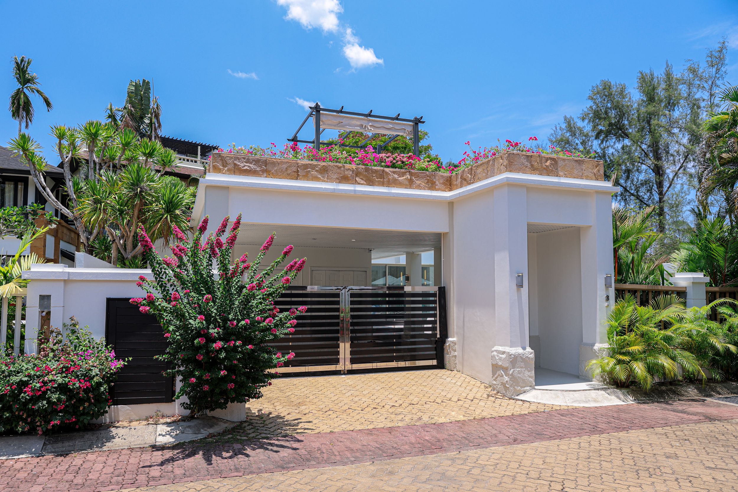 Chom Tawan Beachfront 75